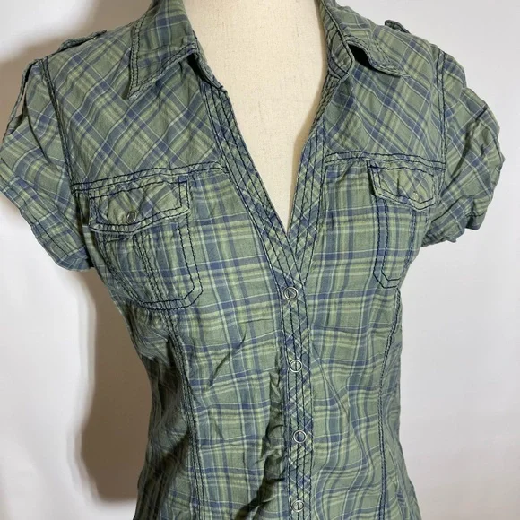 H&M Divided • Short Sleeve Green Plaid Snap Burton Top 10 ASO Bella Swan Alt - Picture 7 of 8